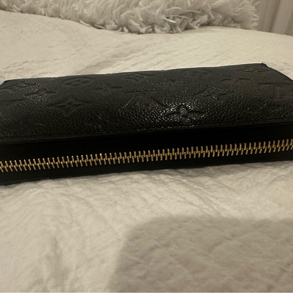 Authentic Louis Vuitton Black Zippy Wallet. 
Monogram Empreinte Leather. - Picture 4 of 16